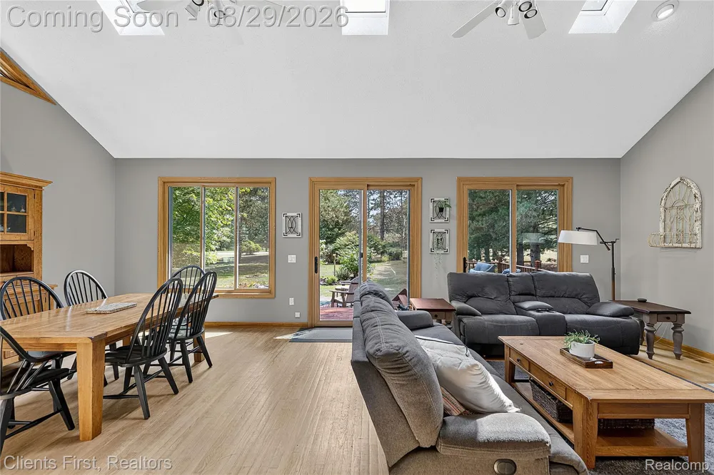 9022 Kingston Court Hamburg Township, MI 48169