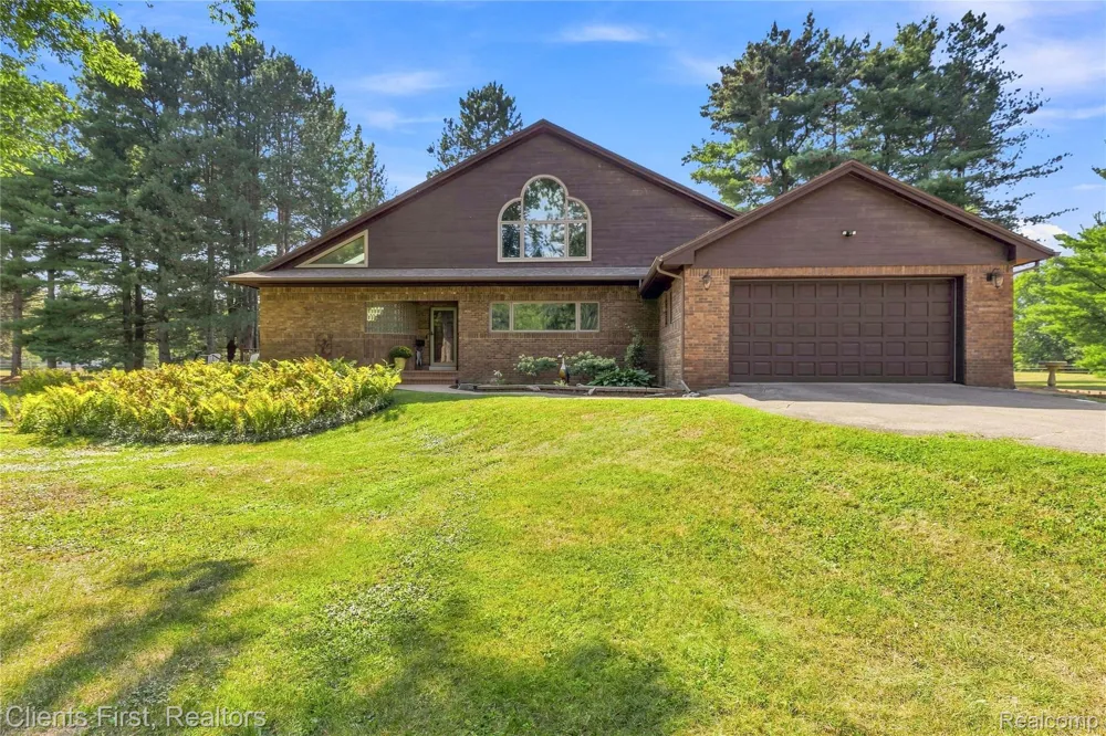 9022 Kingston Court Hamburg Township, MI 48169