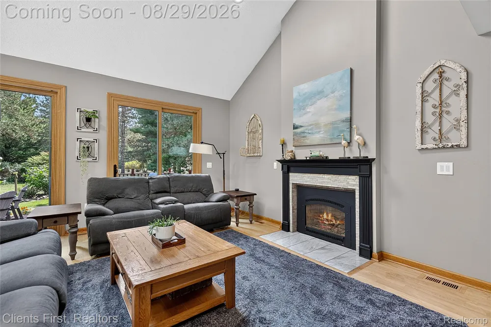 9022 Kingston Court Hamburg Township, MI 48169