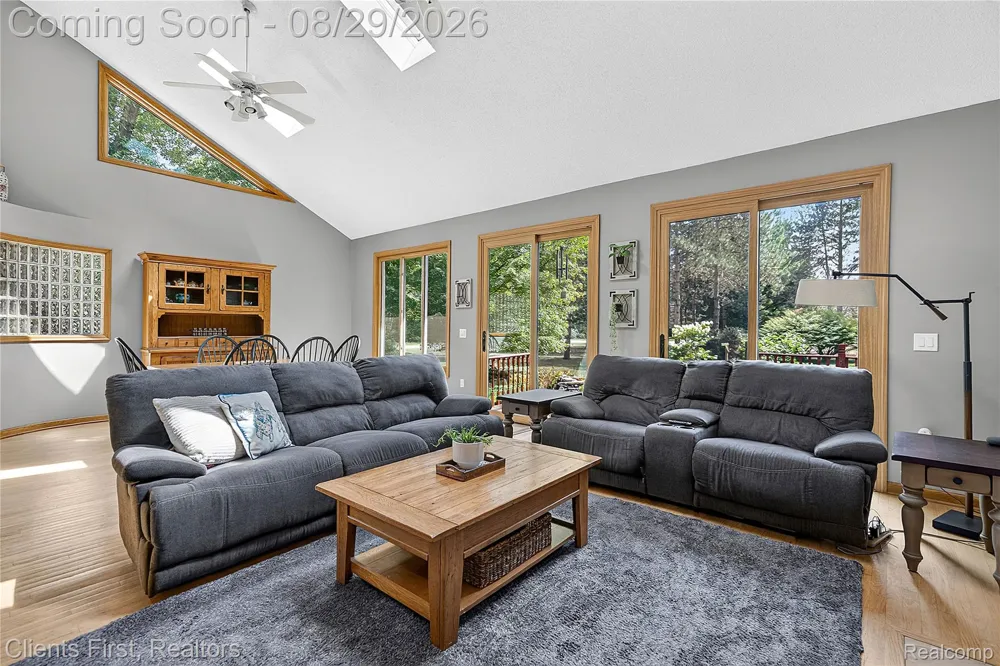 9022 Kingston Court Hamburg Township, MI 48169