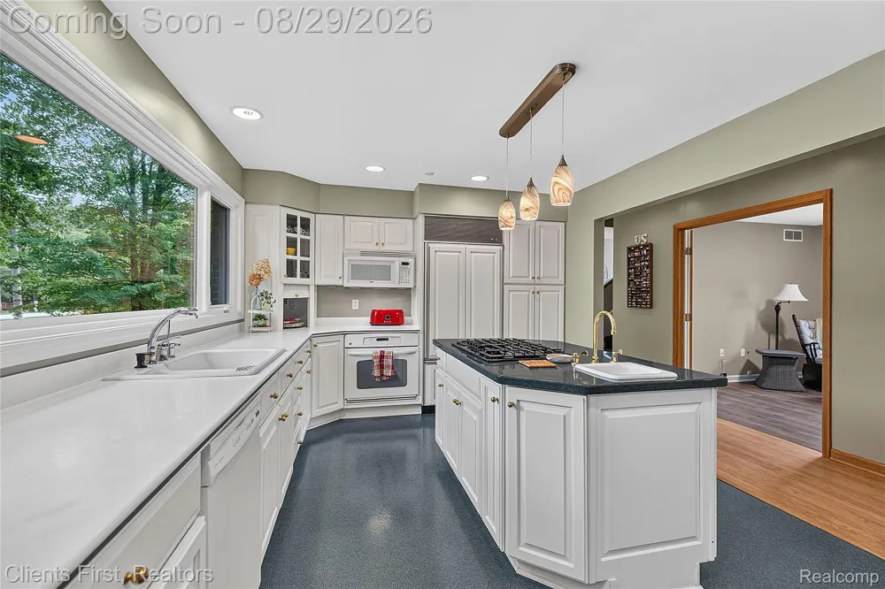 9022 Kingston Court Hamburg Township, MI 48169