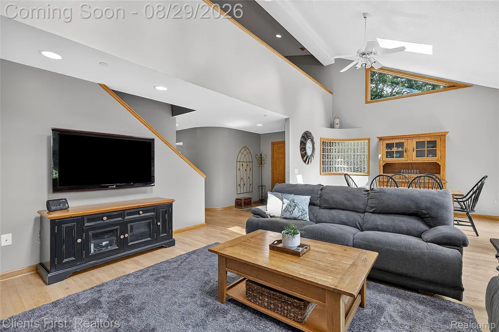 9022 Kingston Court Hamburg Township, MI 48169