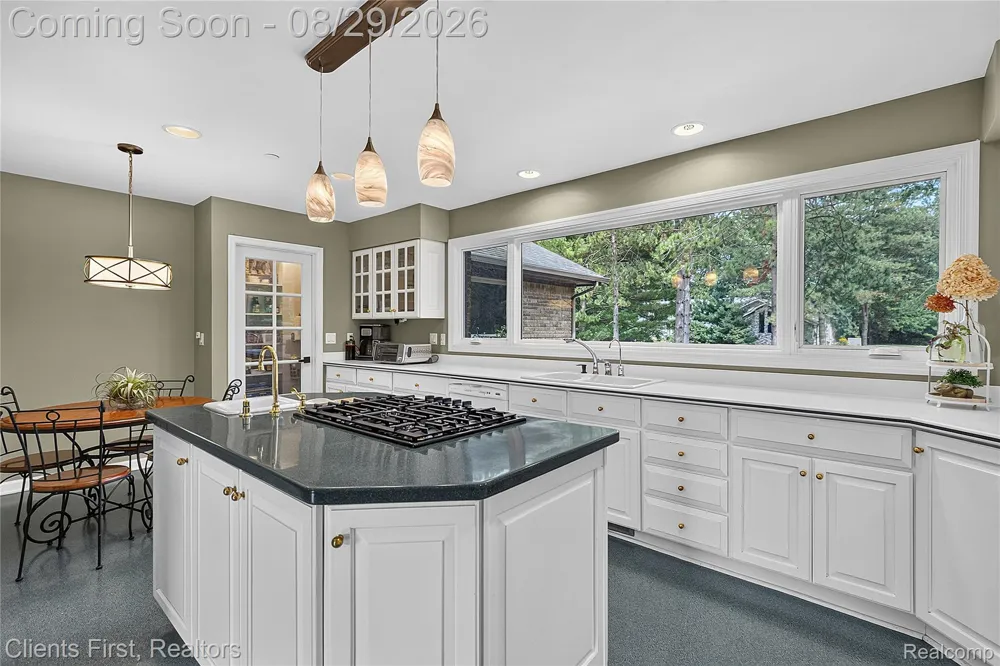 9022 Kingston Court Hamburg Township, MI 48169