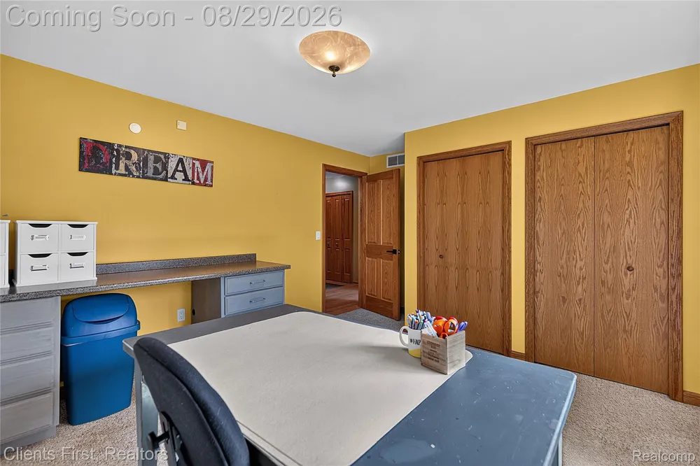 9022 Kingston Court Hamburg Township, MI 48169