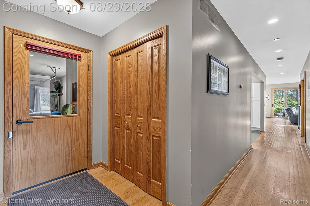 9022 Kingston Court Hamburg Township, MI 48169