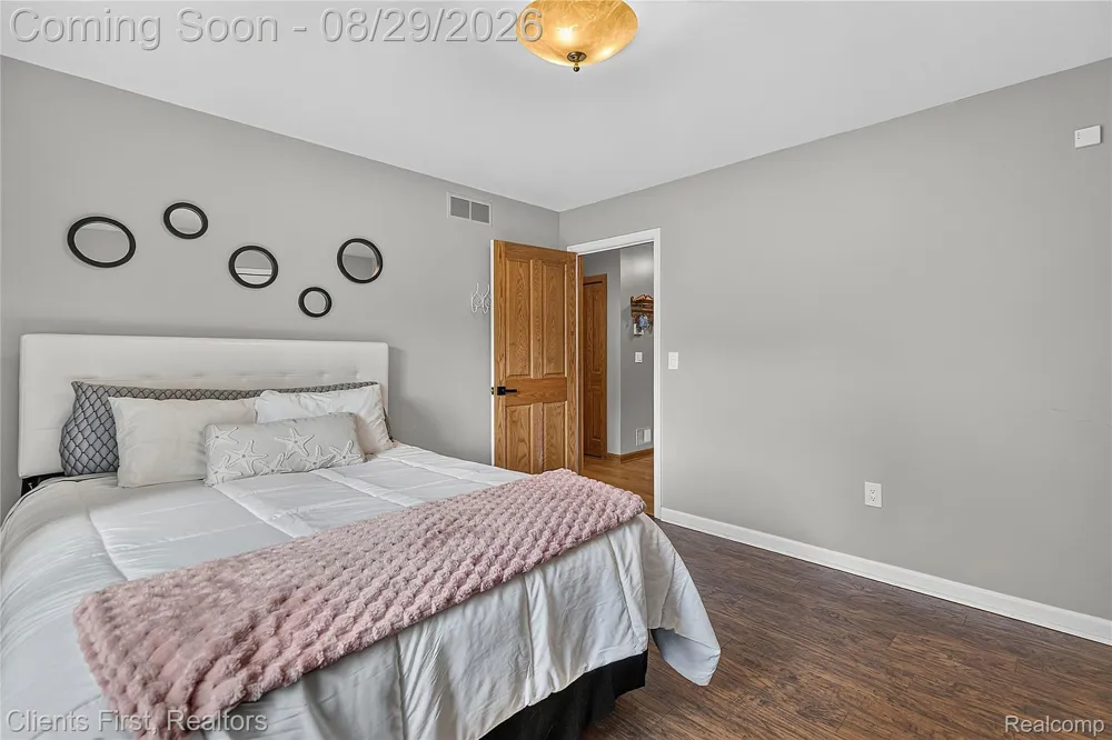 9022 Kingston Court Hamburg Township, MI 48169