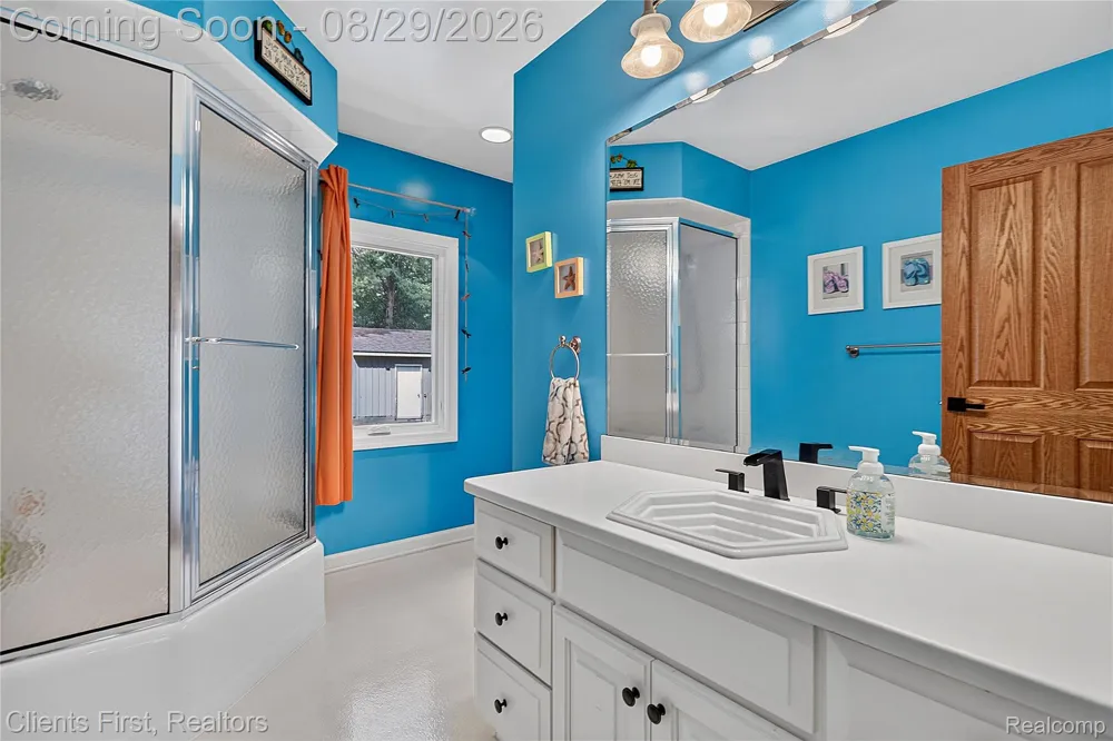 9022 Kingston Court Hamburg Township, MI 48169