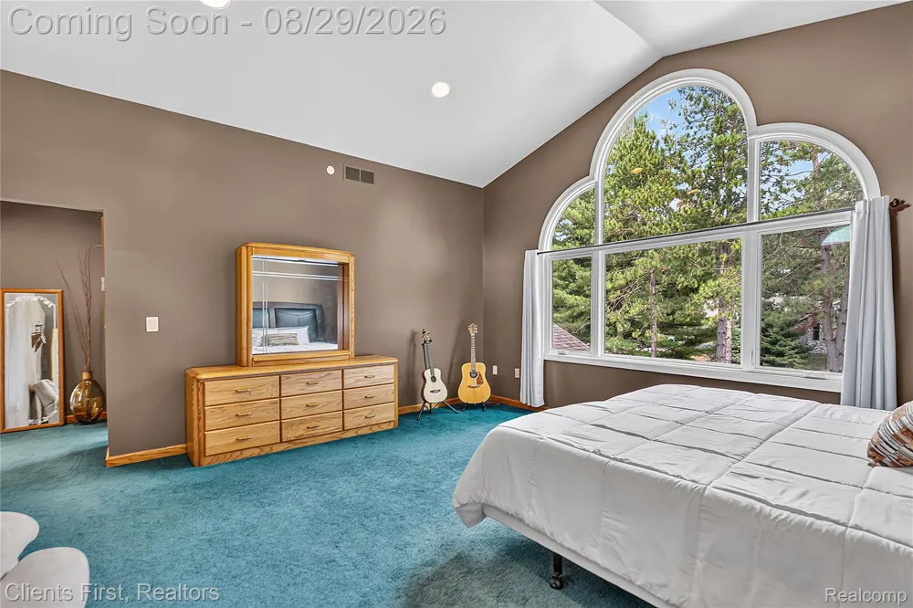 9022 Kingston Court Hamburg Township, MI 48169