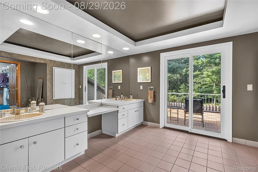9022 Kingston Court Hamburg Township, MI 48169