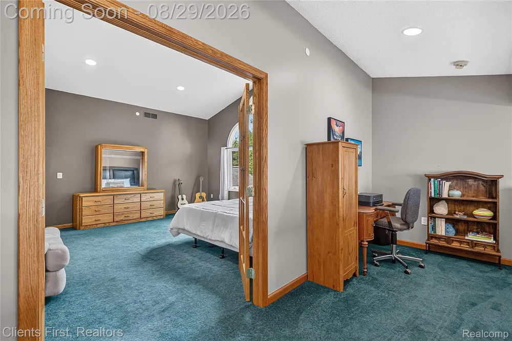 9022 Kingston Court Hamburg Township, MI 48169
