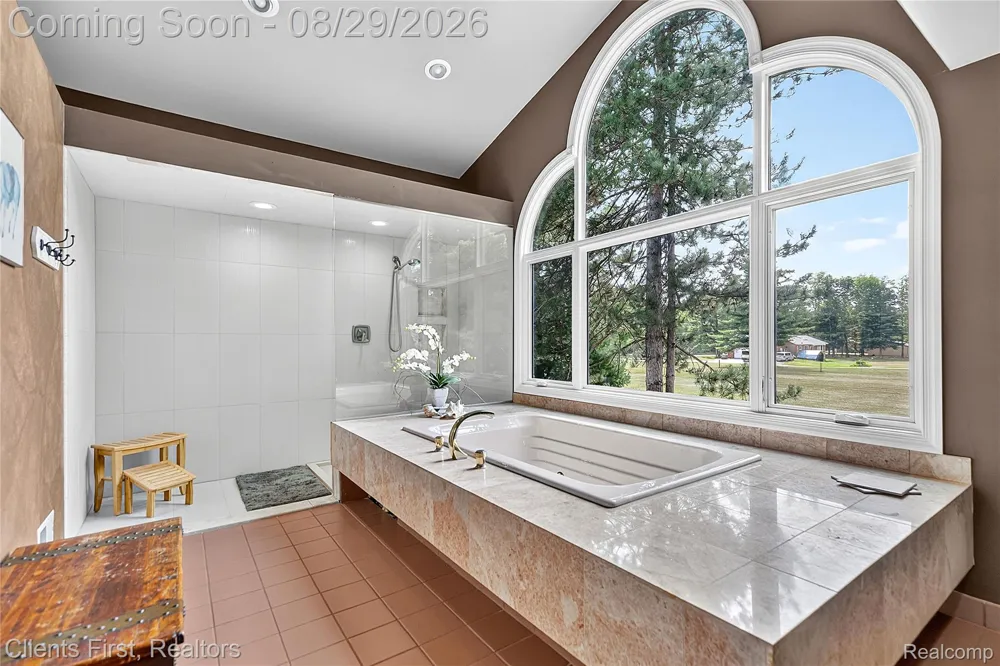 9022 Kingston Court Hamburg Township, MI 48169