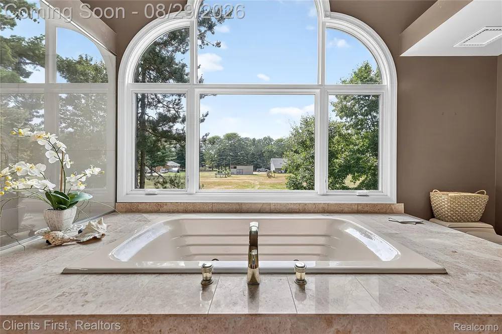 9022 Kingston Court Hamburg Township, MI 48169