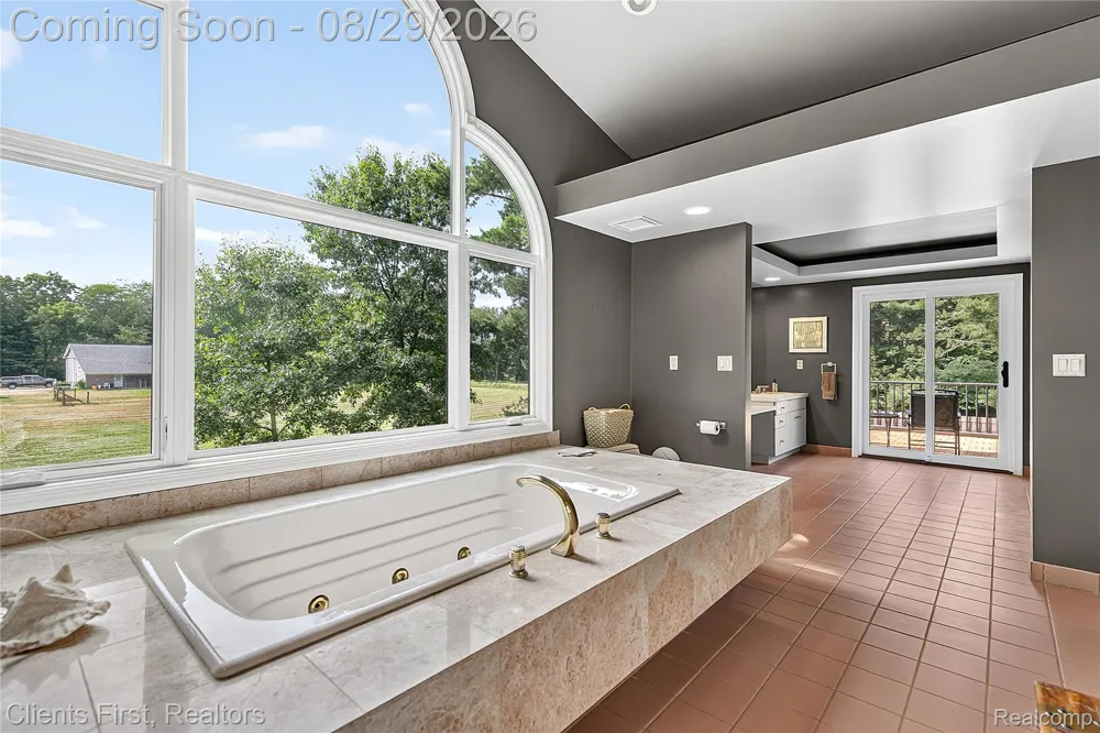 9022 Kingston Court Hamburg Township, MI 48169