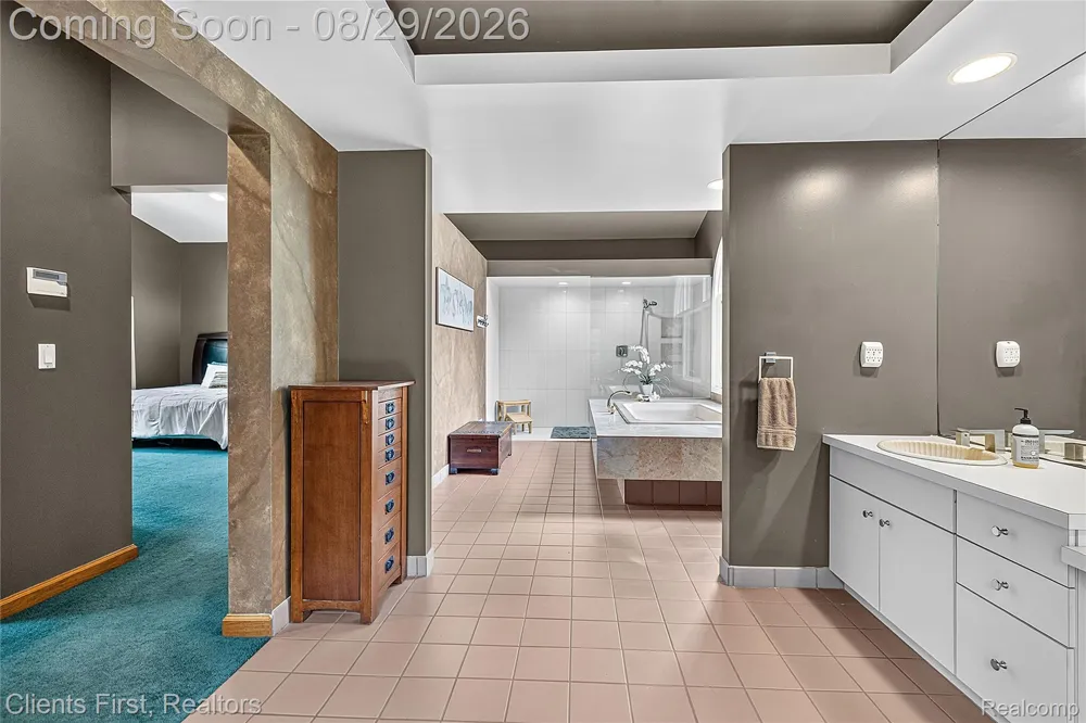 9022 Kingston Court Hamburg Township, MI 48169