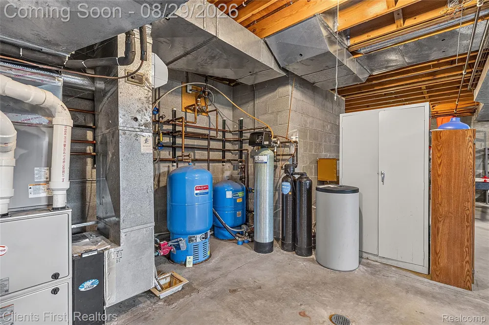 9022 Kingston Court Hamburg Township, MI 48169