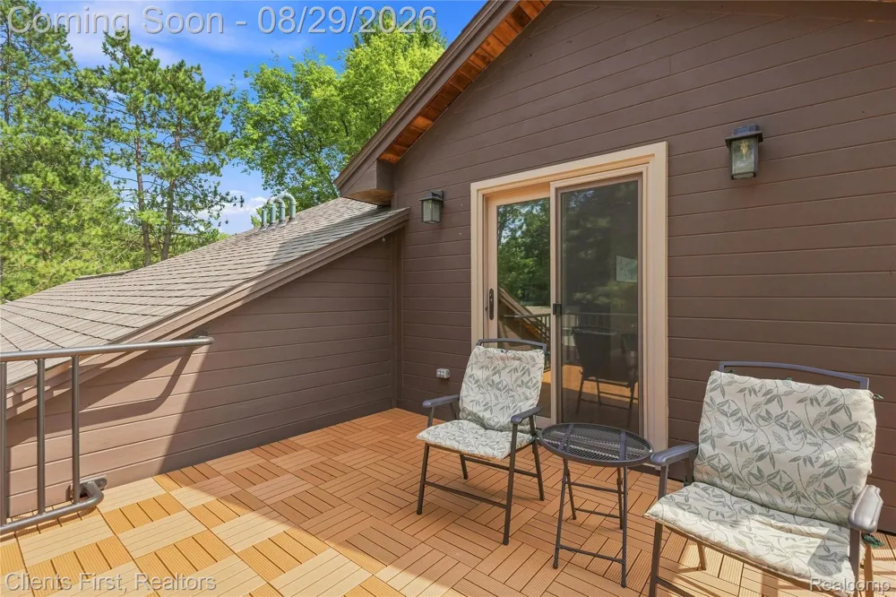 9022 Kingston Court Hamburg Township, MI 48169