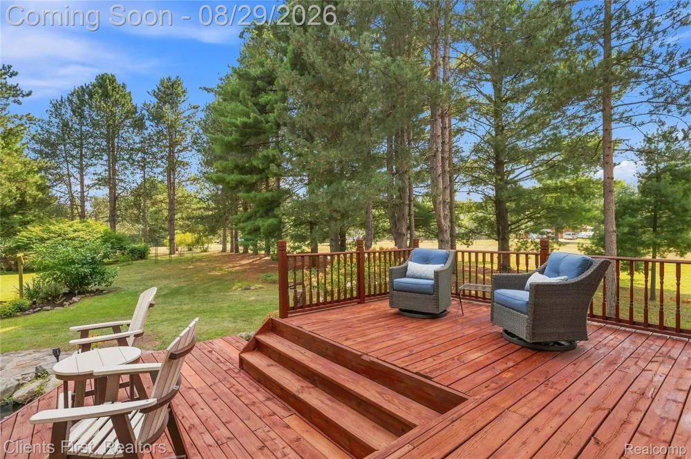 9022 Kingston Court Hamburg Township, MI 48169
