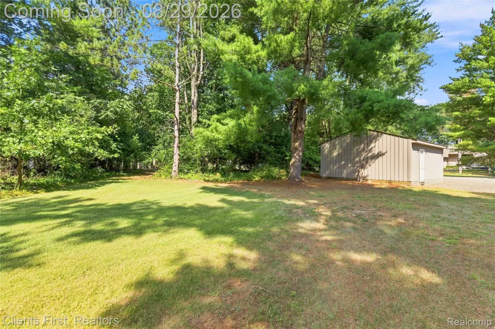 9022 Kingston Court Hamburg Township, MI 48169