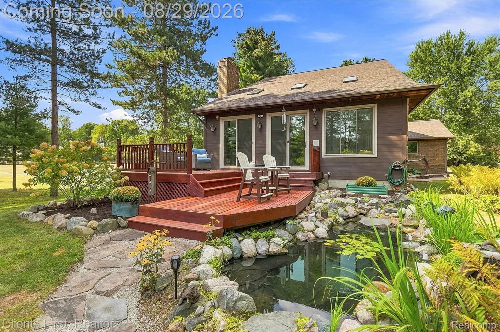 9022 Kingston Court Hamburg Township, MI 48169