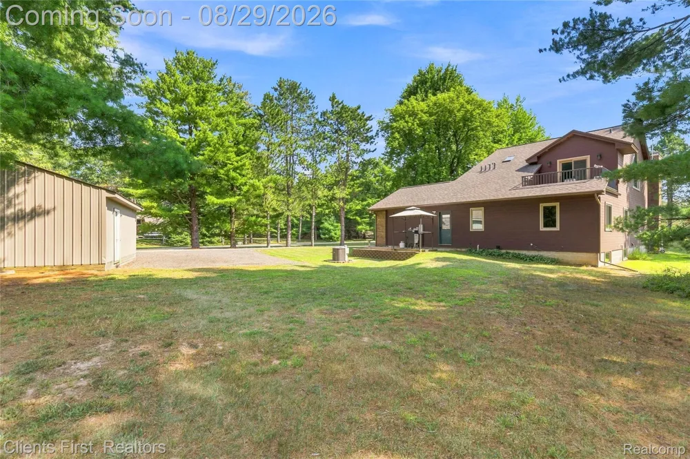 9022 Kingston Court Hamburg Township, MI 48169