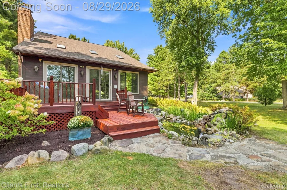 9022 Kingston Court Hamburg Township, MI 48169