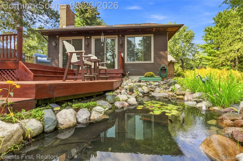 9022 Kingston Court Hamburg Township, MI 48169