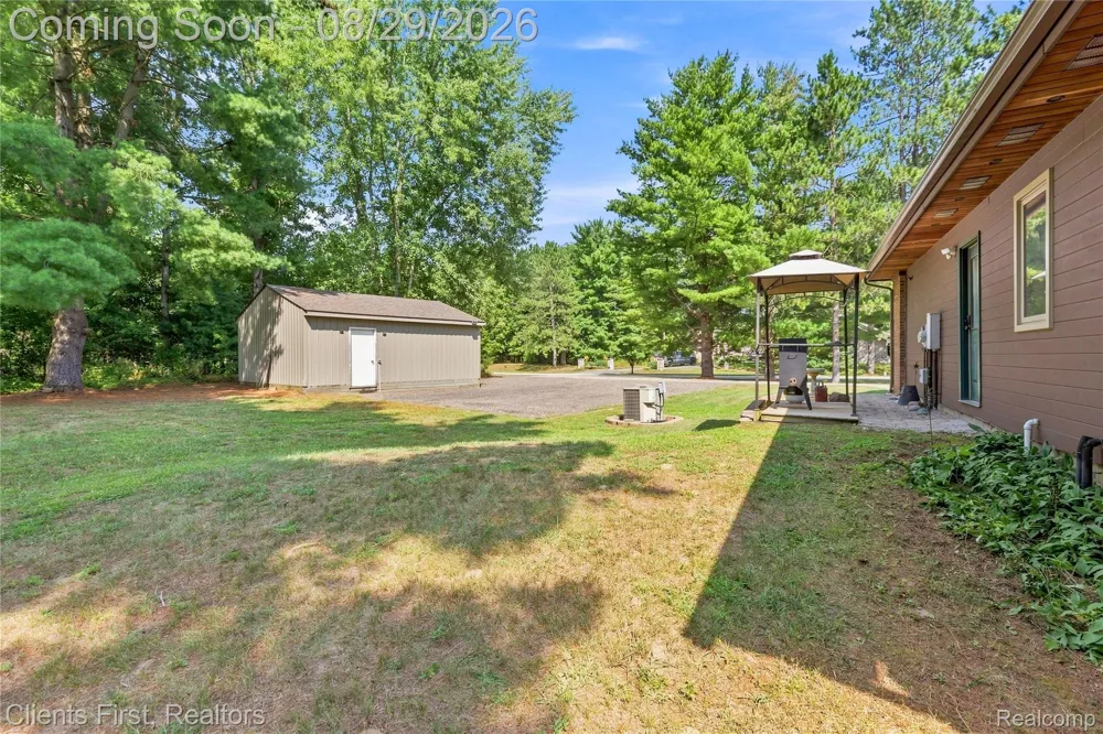 9022 Kingston Court Hamburg Township, MI 48169