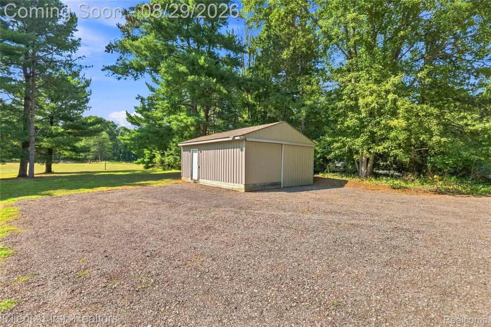 9022 Kingston Court Hamburg Township, MI 48169