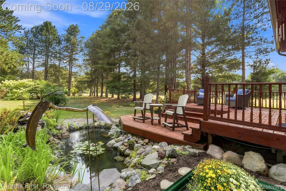 9022 Kingston Court Hamburg Township, MI 48169