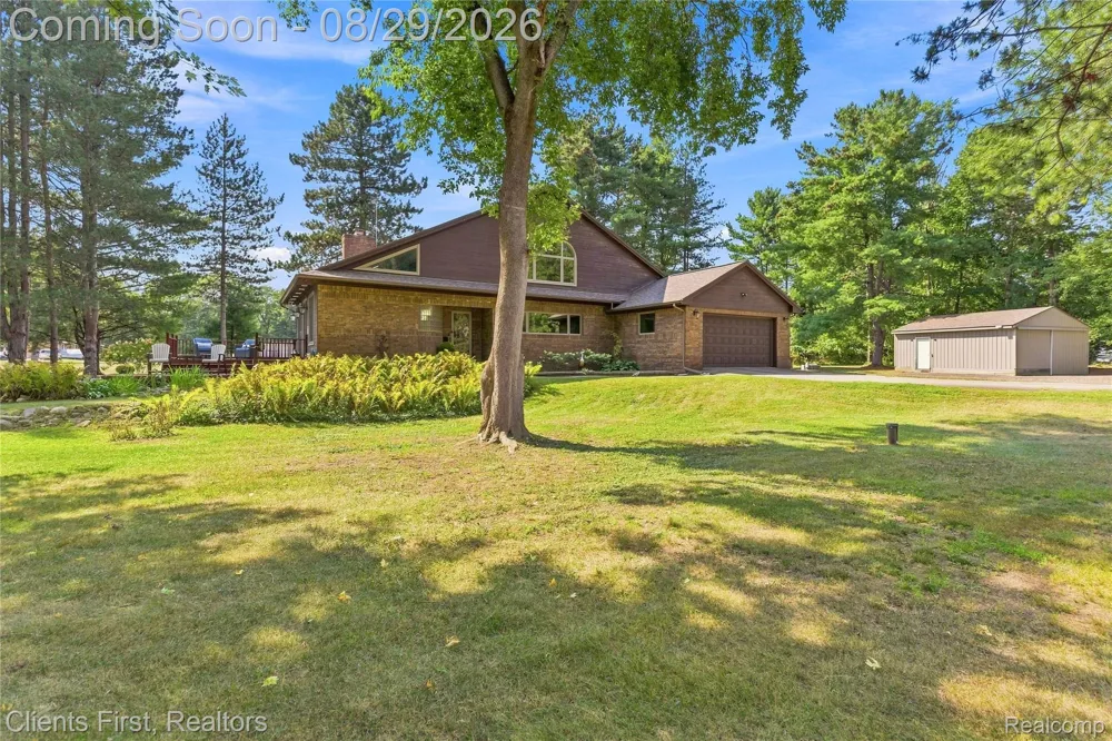 9022 Kingston Court Hamburg Township, MI 48169