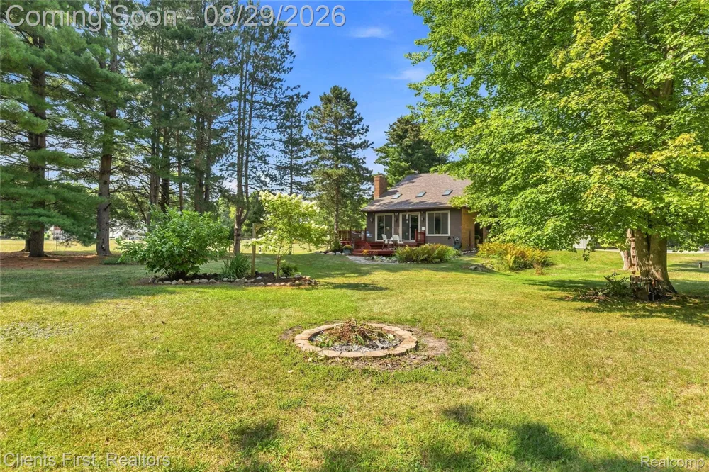 9022 Kingston Court Hamburg Township, MI 48169
