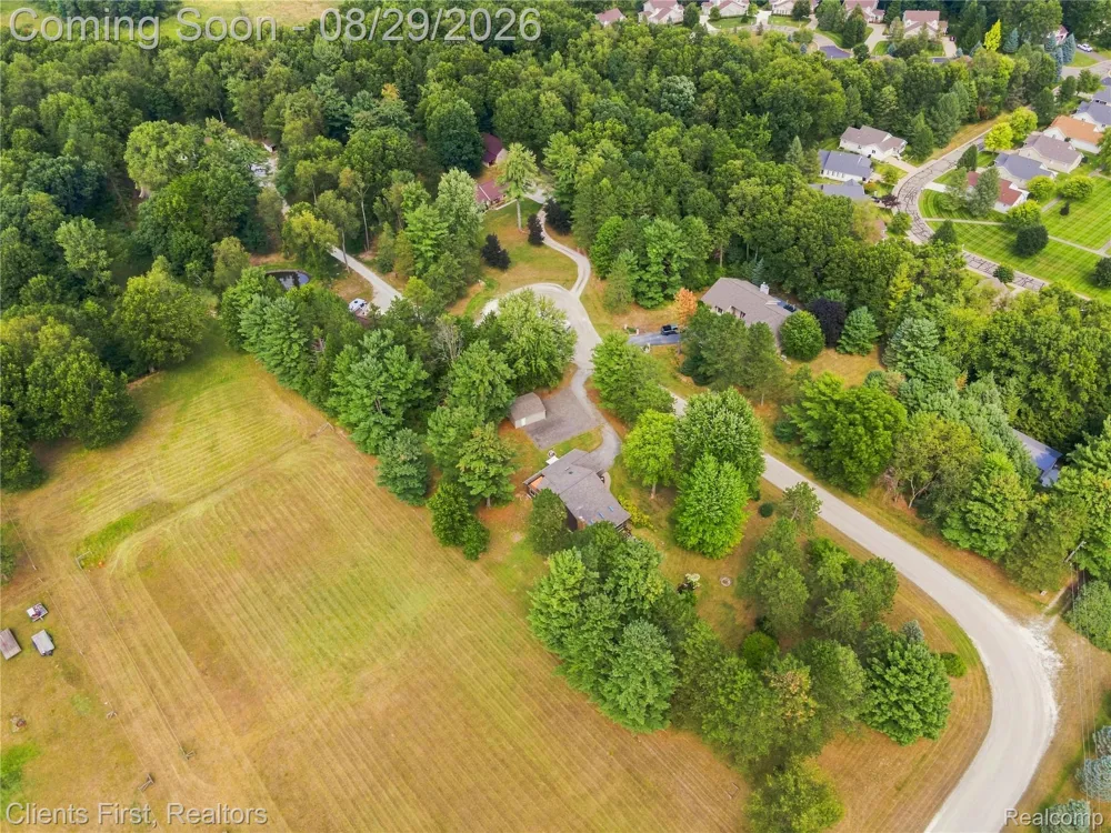 9022 Kingston Court Hamburg Township, MI 48169