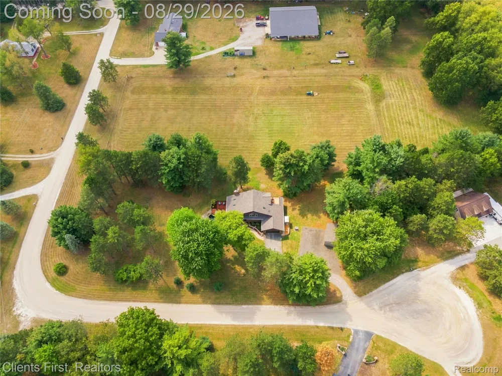 9022 Kingston Court Hamburg Township, MI 48169