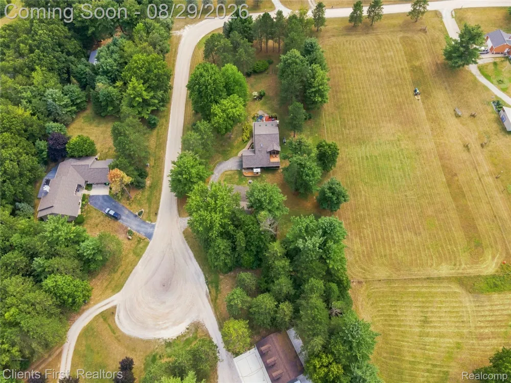 9022 Kingston Court Hamburg Township, MI 48169