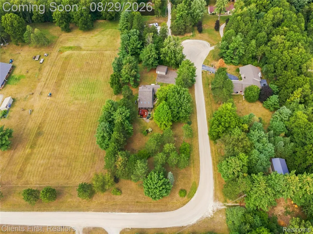 9022 Kingston Court Hamburg Township, MI 48169
