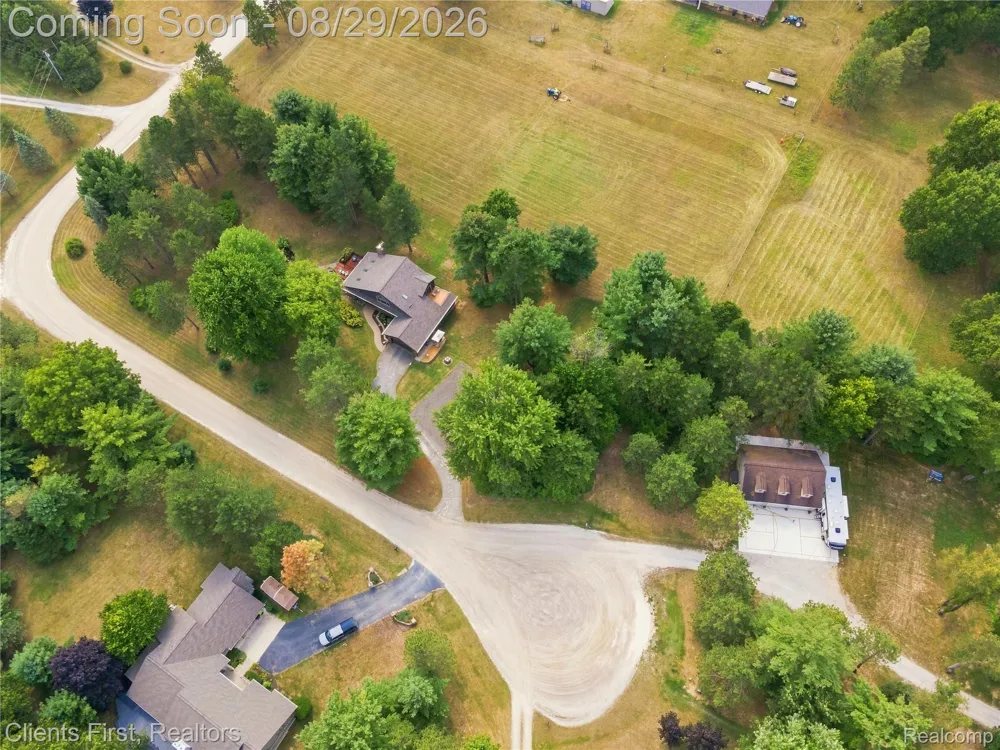 9022 Kingston Court Hamburg Township, MI 48169