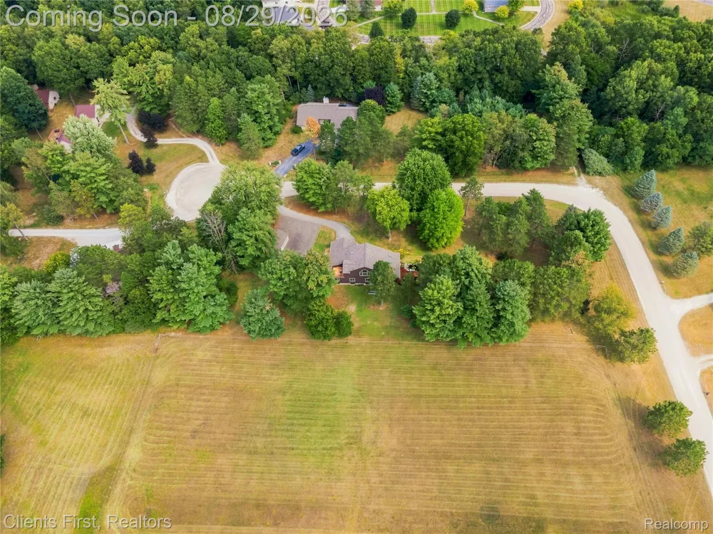 9022 Kingston Court Hamburg Township, MI 48169