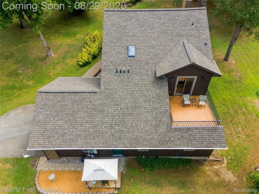 9022 Kingston Court Hamburg Township, MI 48169