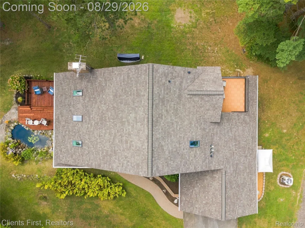 9022 Kingston Court Hamburg Township, MI 48169
