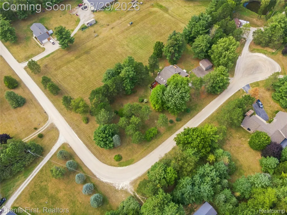 9022 Kingston Court Hamburg Township, MI 48169