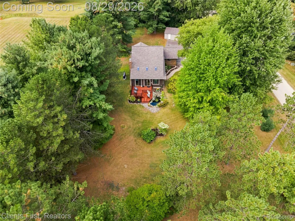 9022 Kingston Court Hamburg Township, MI 48169