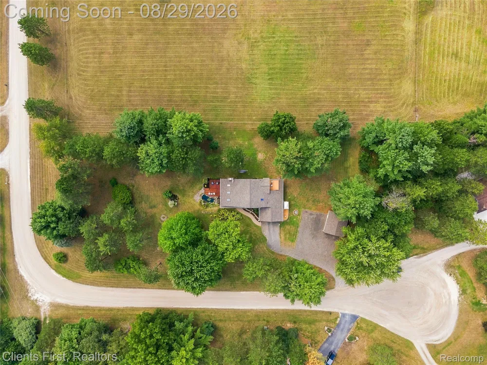 9022 Kingston Court Hamburg Township, MI 48169
