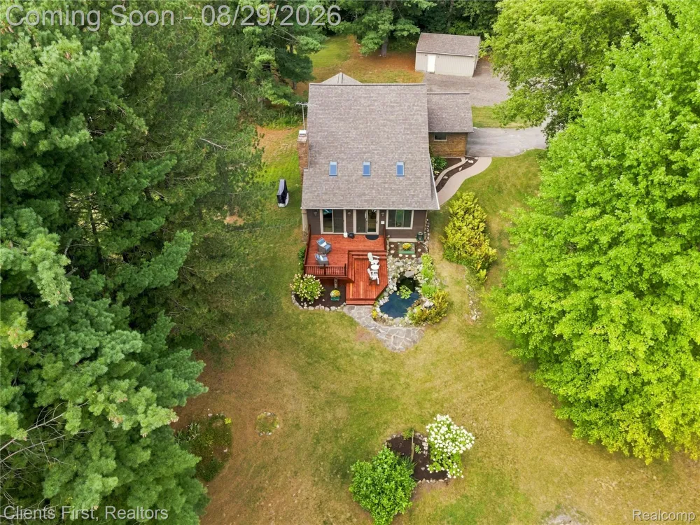 9022 Kingston Court Hamburg Township, MI 48169