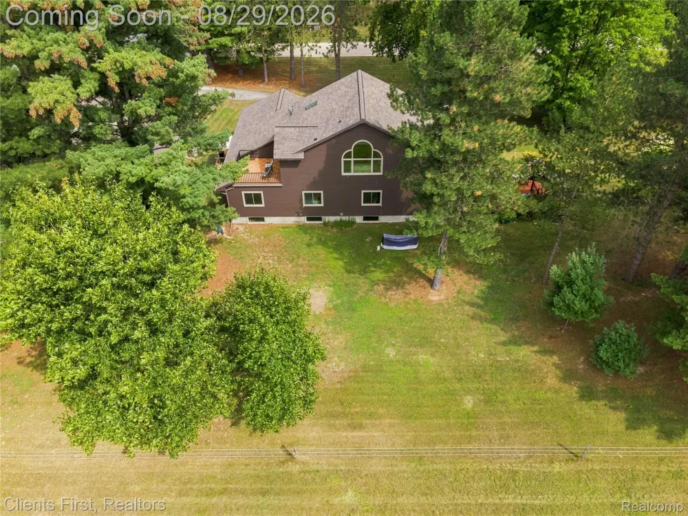 9022 Kingston Court Hamburg Township, MI 48169