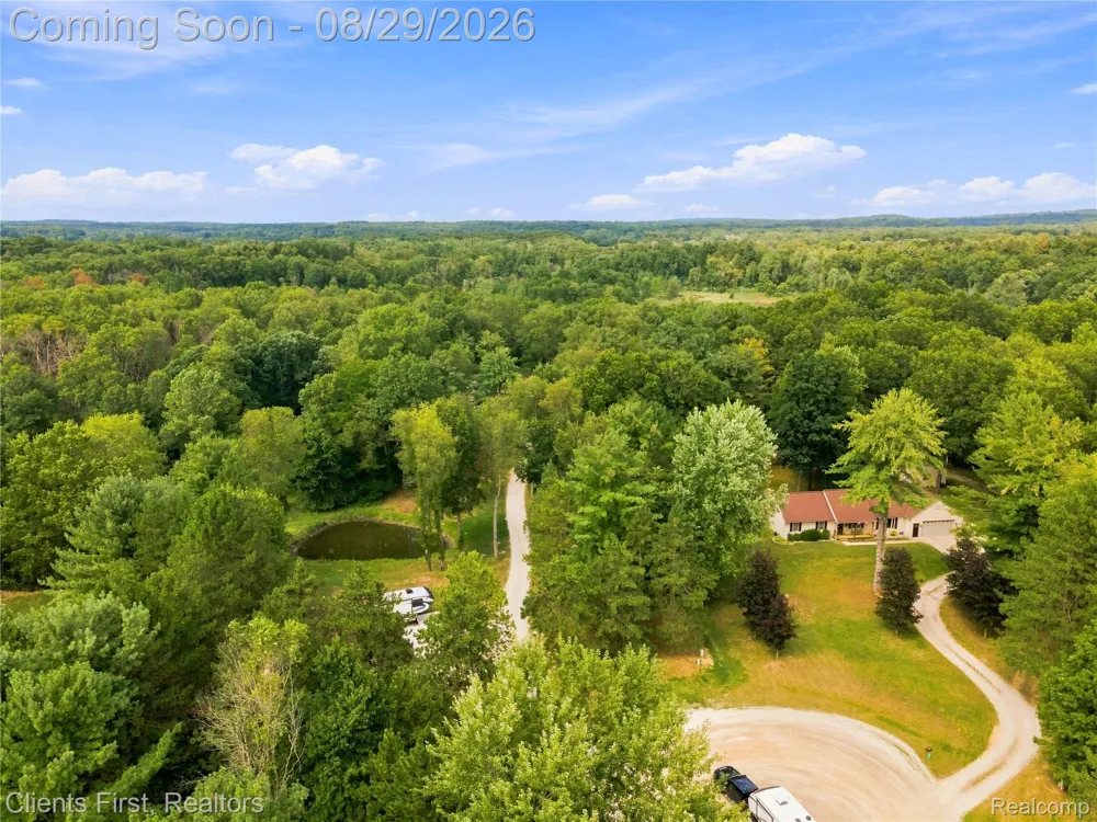 9022 Kingston Court Hamburg Township, MI 48169