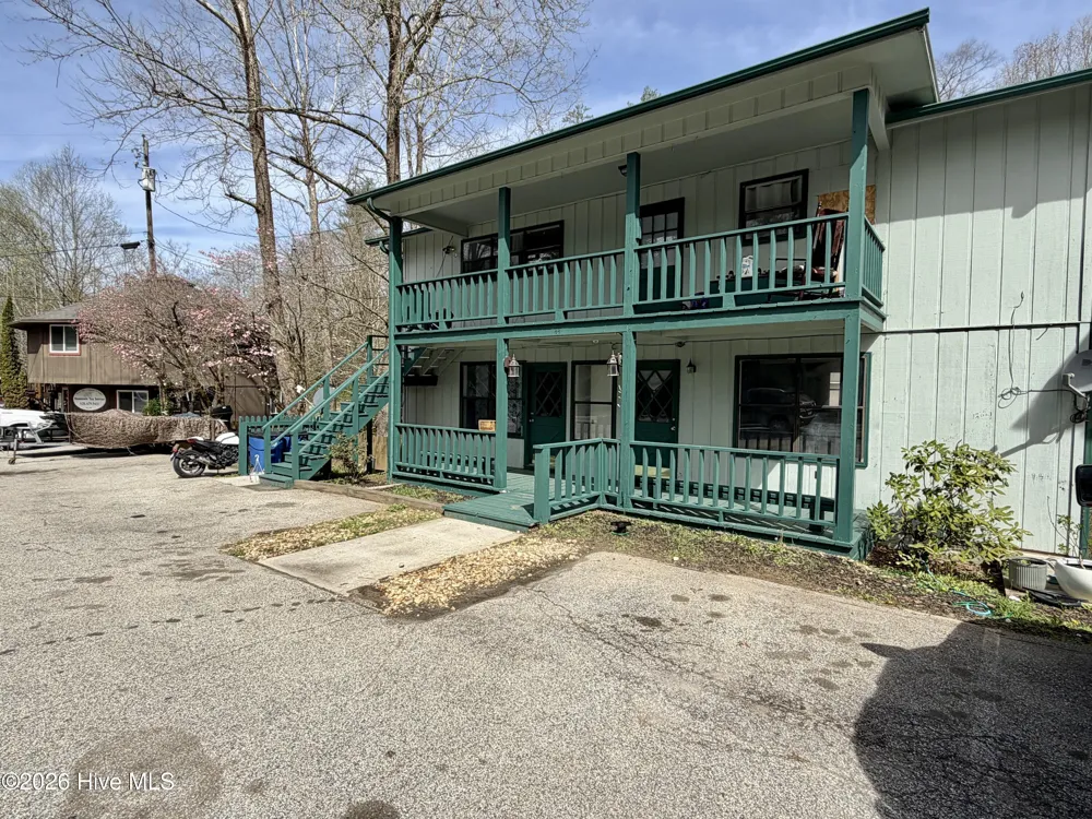44 Tapoco Road Robbinsville, NC 28771