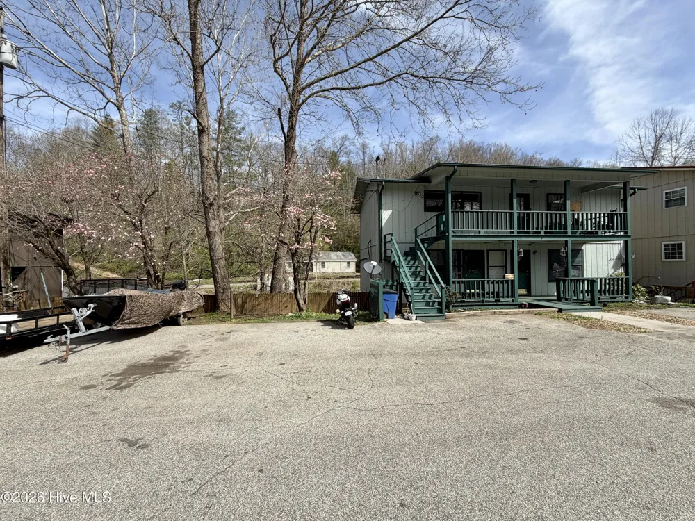 44 Tapoco Road Robbinsville, NC 28771