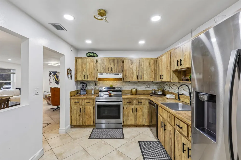 2075 SW 72ND AVENUE Davie, FL 33317