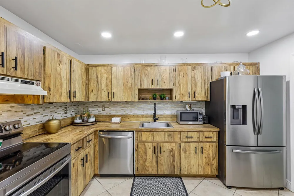 2075 SW 72ND AVENUE Davie, FL 33317
