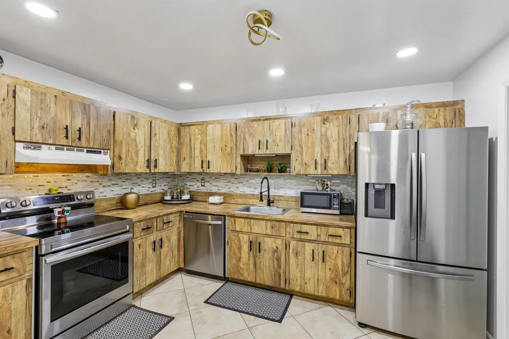 2075 SW 72ND AVENUE Davie, FL 33317